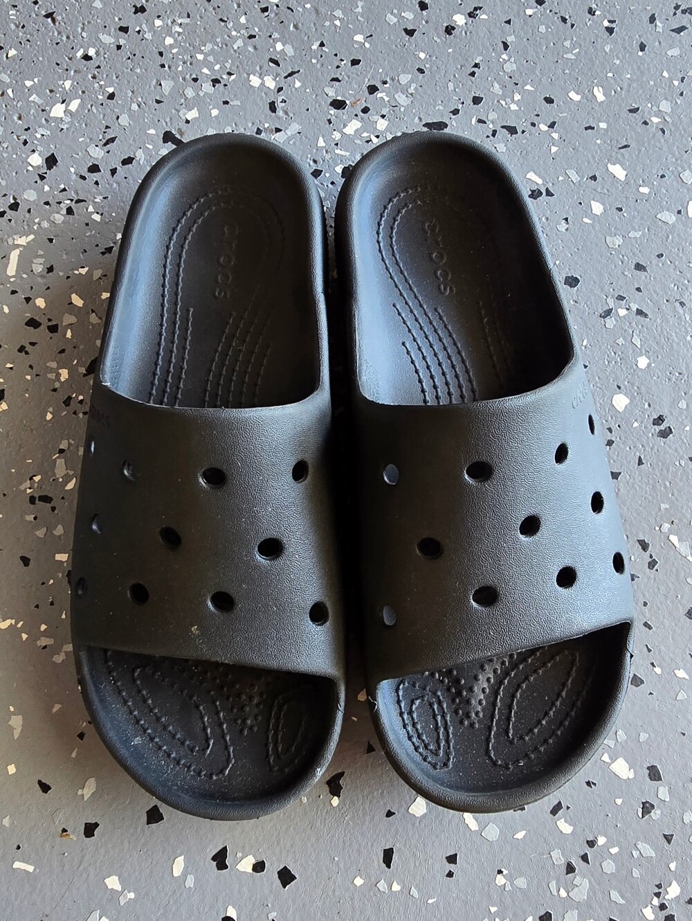 CROCS Black Slide Sandals Size Kids 6 - Picture 2 of 3